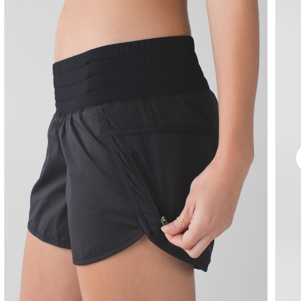 Lululemon tracker short III 4 way stretch